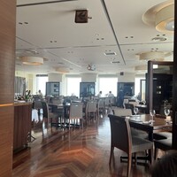 オーシャン カシータ - 広々とした店内