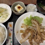 喫茶もぐら - 日替わりランチ(豚のしょうが焼き)950円