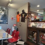 THE BURGER HEARTS - ポップでアメリカンな店内