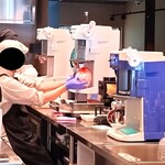 三日月氷菓店 - 店主さんがかき氷を作っているところ～!!( ^o^)ﾉ