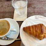 レタンプリュス 本店 - クロワッサン（378円）
                                コーヒー（500円）