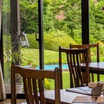 sumi - 中からも素敵なお庭を眺められます