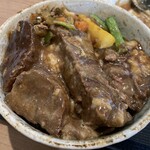 CHINESE DINING 瑞 - 牛煮込丼（彩りを添えて）