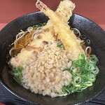潮屋 - お馴染み海老天ちくわそば（斜め）