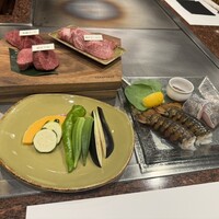 鉄板焼　堂島 - 左上から松坂牛ランプ　左下　近江牛フィレ　右　神戸牛サーロイン