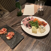 grigio la tavola - 