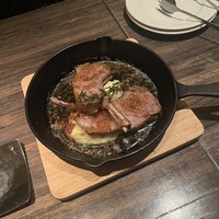grigio la tavola - 