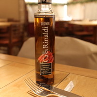 Osteria UVA RARA - カーサ・リナルディの唐辛子入りオリーブオイル