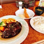 談話室杉の樹 - “ビーフシチュー”と“エビフライ”、“ご飯と味噌汁”のセット