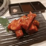 和牛焼肉 一期一縁 - 中落ちカルビは角切りで食べ応え満点♪