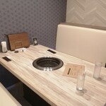 和牛焼肉 一期一縁 - 広々としたテーブル席でゆったりと過ごせました♪