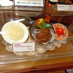 グリルキャピタル東洋亭 - 店頭ディスプレイ