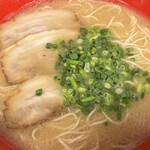長浜ラーメン 博多屋 - 長浜ラーメン。　長浜ラーメンってスープは薄いのが標準なんでしょうか？