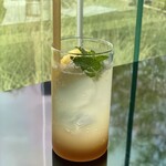 カンカン工場の草原のカフェ - 
