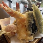 くろ麦 - エビがアクロバティック