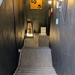 お好み焼き のろ - 地下のお店への階段