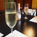 とうふ屋うかい - 乾杯はシャンパンを