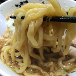 らーめん 潤 - 麺、かなり太い！