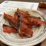 函館活鮮居酒屋 魚和 - サービスの鮭とば