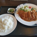カフェテリア アメニティ - 日替わりランチ　豚肉のピカタ定食　味噌汁は後から