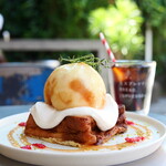 パンとエスプレッソと - 桃のフレンチトースト（1850円） セットドリンク：アイスコーヒー（300円）