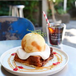 パンとエスプレッソと - 桃のフレンチトースト（1850円） セットドリンク：アイスコーヒー（300円）