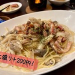 イタリアン　キッチン　グリュック - ベーコンときのこのクリームソース
      　　　サラダ、ドリンク付き
      　　　　　1,380円（税込）＋大盛り❗️