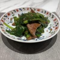 ON the TABLE CHINESE - 