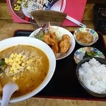 どさん子 - 味噌ラーメン唐揚げセット。