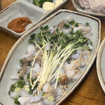 육회자매집 1호점 - うにょうにょ動きます！こわい！笑