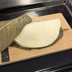 豊島屋菓寮 八十小路 - 段葛さくら餅