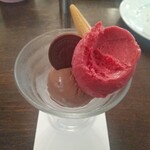 ジェラテリア テオブロマ - 赤桃&チョコレートのジェラート