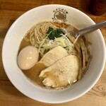 らーめんや なかじゅう亭 - 絶妙シリーズ鶏白湯味玉醤油ラーメン（鶏100%スープに鰹節ブレンド）
