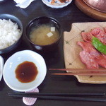 れんが屋 - 江の浦　お肉、ご飯、味噌汁、香の物