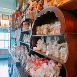 北浜レトロ - 一階の紅茶売り場の奥にTOILETがあります