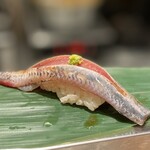 すし専門ストア かど平 新橋店 - いわし。これは絶対頼むべき。