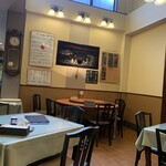 住吉飯店 - 回る円卓もあり　時刻はちょうど17時