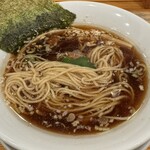中華そばムタヒロ - 少し平打ちのストレート中細麺