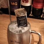 THE PUBLIC RED AKASAKA - ジャックダニエル小瓶がぶっ刺さってる