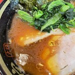 大輝家直伝 家系ラーメン 大﨑家 - 醤油感強めのスープ