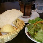 けやき坂ベーカリー - スープセットのサラダとパン