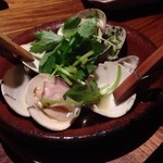 雛家 - 大粒ハマグリの和風アヒージョ630円