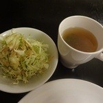 アメリカンクラブハウス　ハイダディ！ - ランチのスープとサラダ