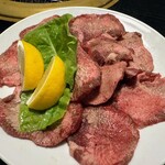 焼肉ハウス和光 - 上塩タン 1,370円