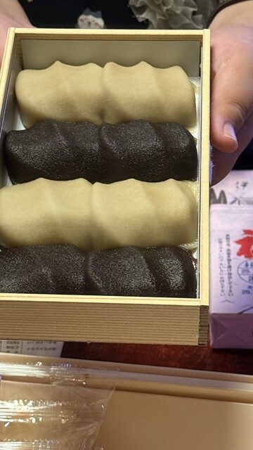 by idepin23 : 赤福 内宮前支店 (あかふく)- 五十鈴川/和菓子