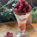 グレープショップ ココロ - クイーンセブンパフェ