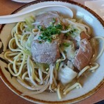 ガーデンあさひ - 軟骨ソーキそば中1050円、もやしが入ってるソーキそば珍しい、スープの味はとてもよかった。