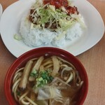 ガーデンあさひ - タコライス1150円税込、以下内税表記、丼・カレー類全てミニ八重山そば付き