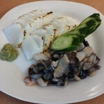 ガーデンあさひ - 裏メニューのセイイカ炙りとシャコ貝の刺身、泡盛が進んでしょうがなかった。