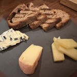 関山米穀店 - ワインを引き立てるチーズたち